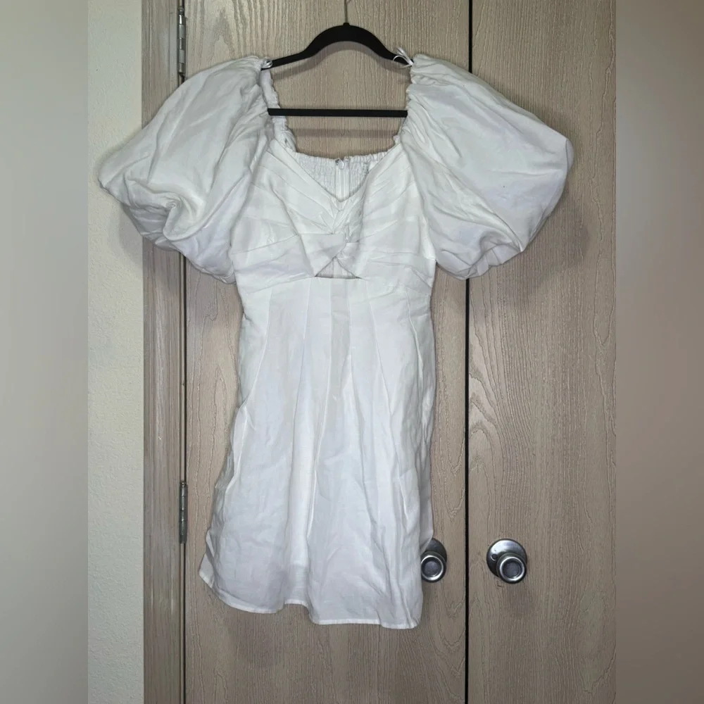 ASTR The Label Elegant White Puff Sleeve Top